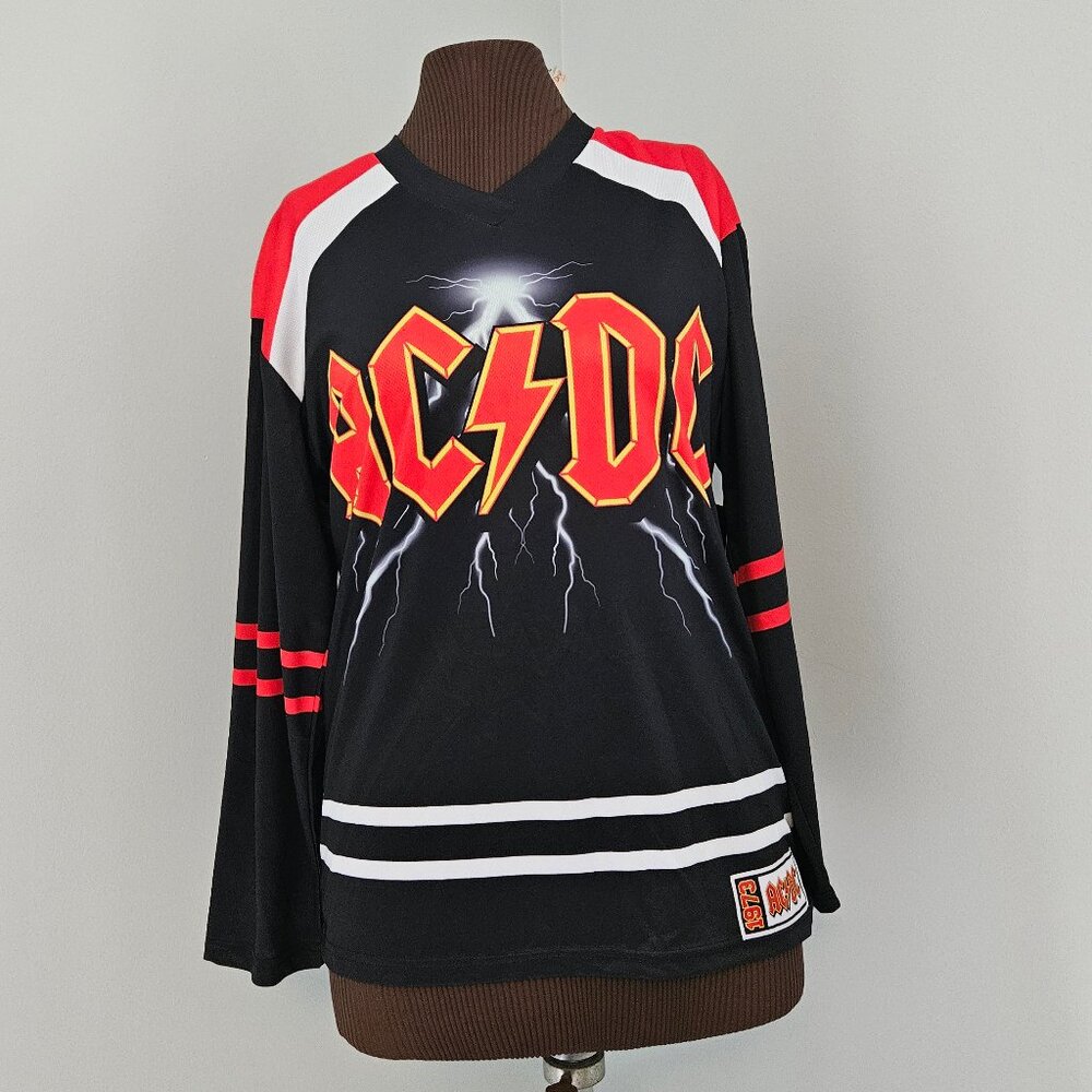 NWT AC/DC Hockey Shirt, Mens Size XS/ Fits Womens M/Boys L